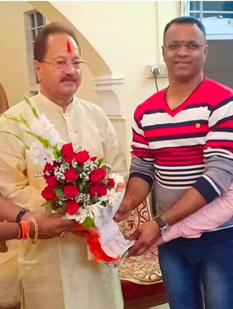 धुळे जिल्हा सत्र न्यायालयाने दिवंगत नेते अनंत तरे यांच्या सह कोळी समाज बांधवांना १८ वर्ष चाललेल्या न्यायालयीन लढयातुन निर्दोष मुक्तता